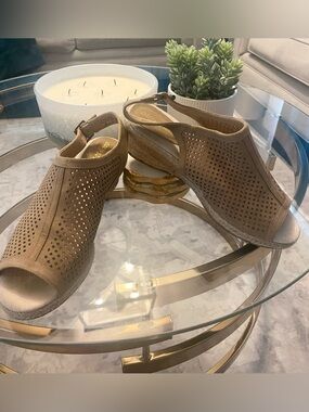 Easy street tan Perforated Slingback Wedge Sandals size 8.5